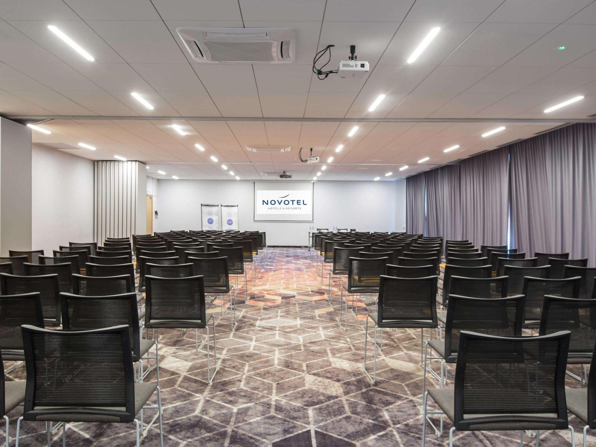 Novotel Wroclaw City Екстериор снимка