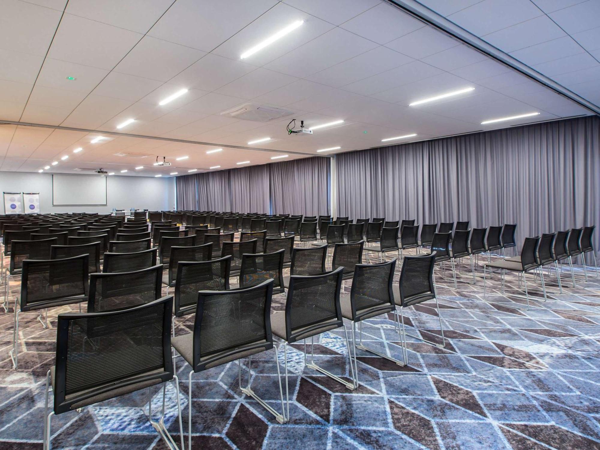 Novotel Wroclaw City Екстериор снимка