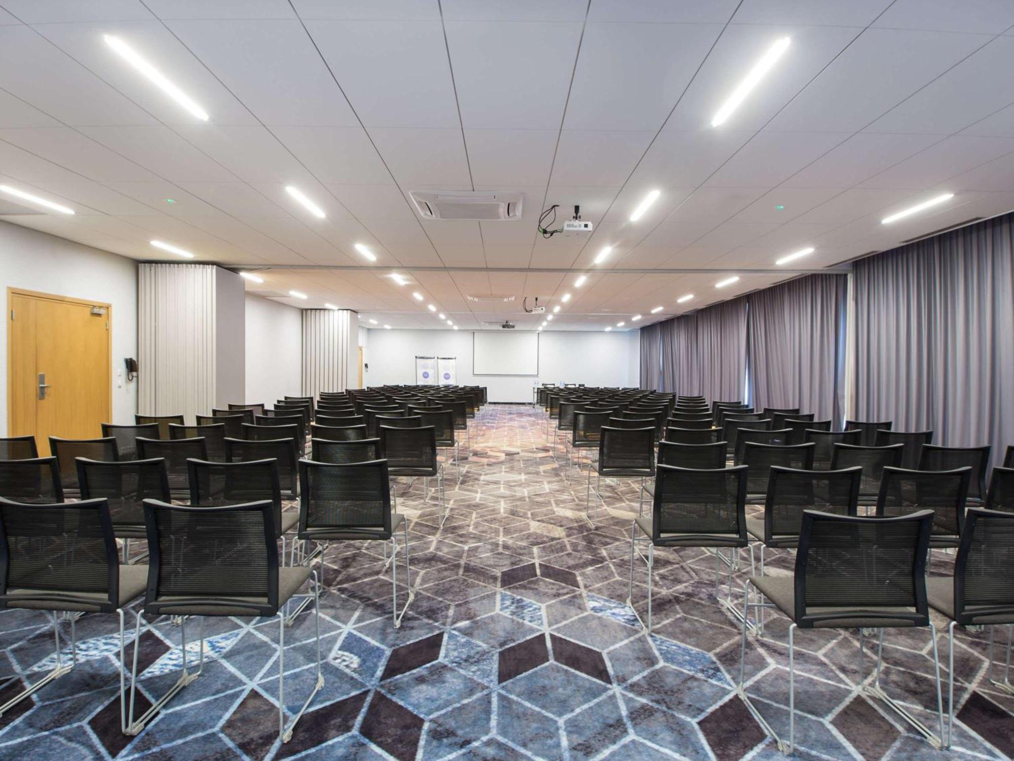Novotel Wroclaw City Екстериор снимка