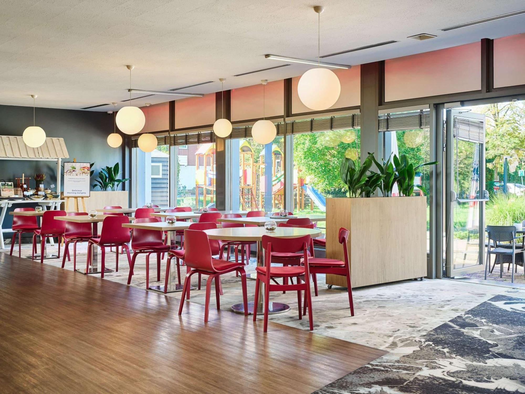 Novotel Wroclaw City Екстериор снимка