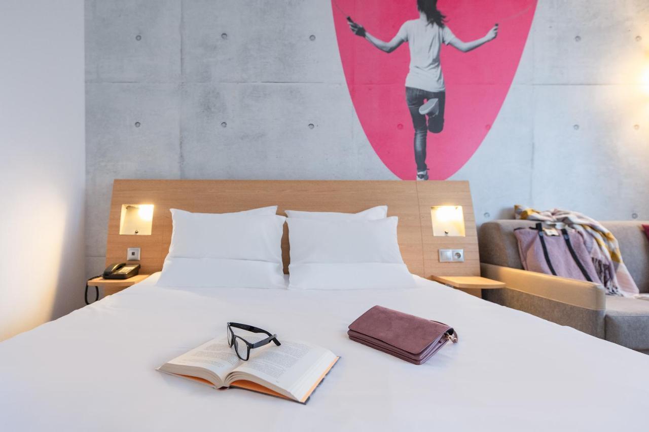 Novotel Wroclaw City Екстериор снимка